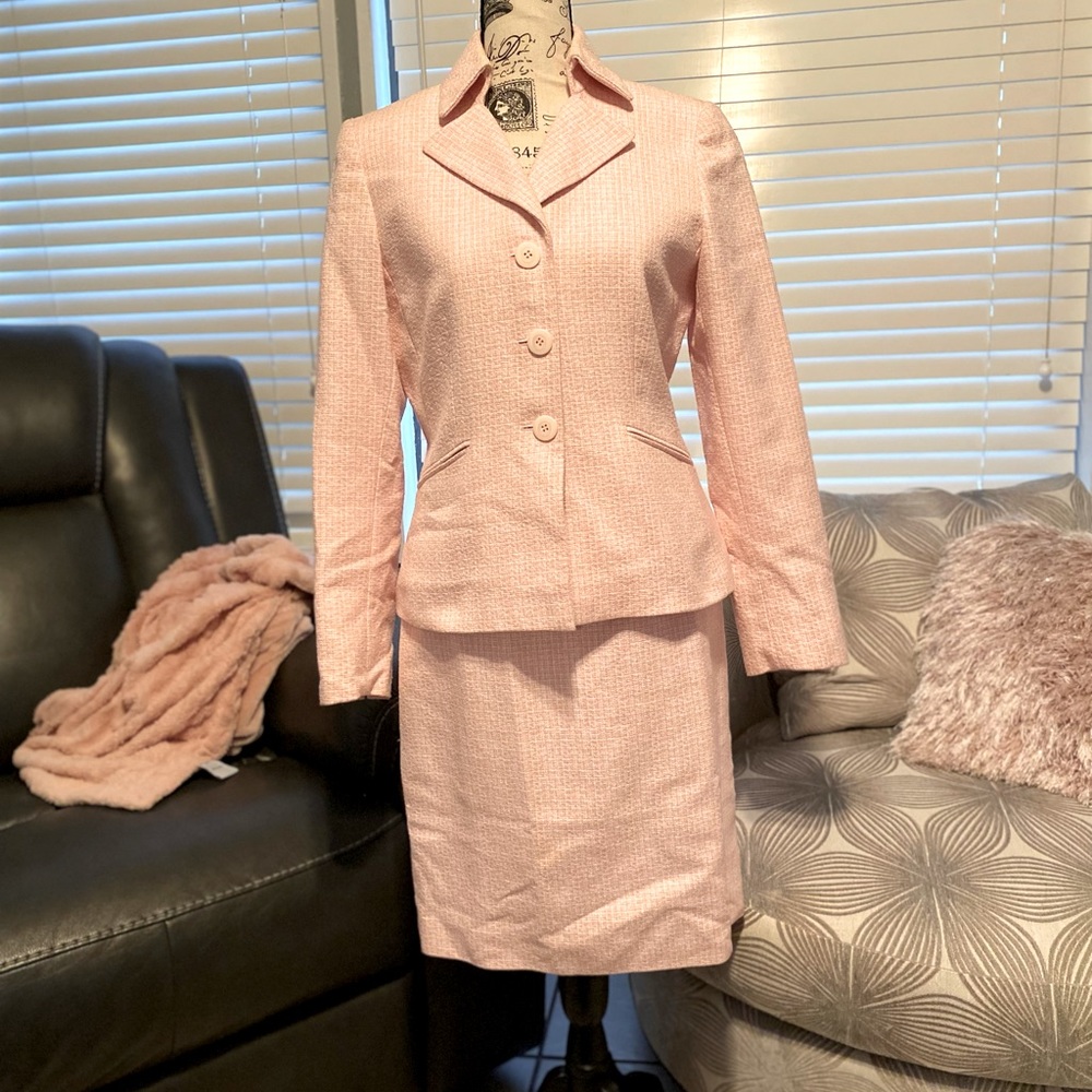 Stresa Pink & White Suit Size 4 Petite